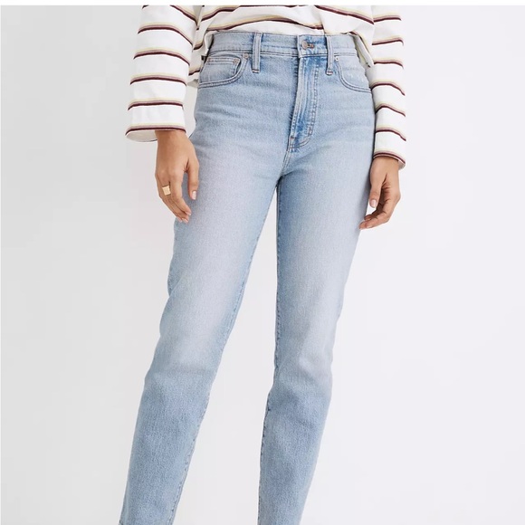 Madewell • Raw Hem Lightwash Jean - Picture 15 of 16